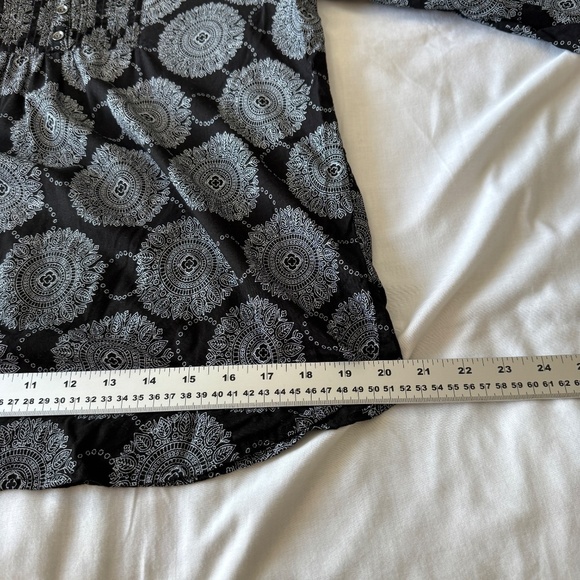 Faded Glory Women's Rayon 3/4 Sleeve 1/4 Button V-Neck Geometric Print Blouse L - Picture 13 of 14